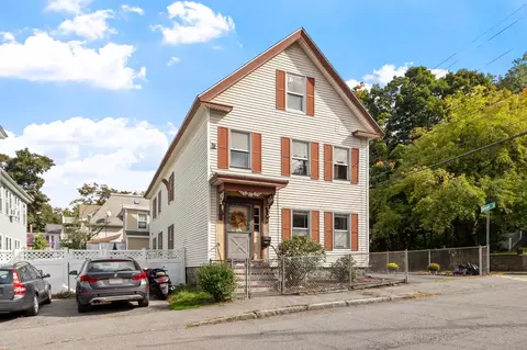 352 Stackpole St, Lowell, MA 01852