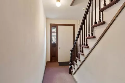 Entry Way - 352 Stackpole St, Lowell, MA 01852 photo 2 of 6