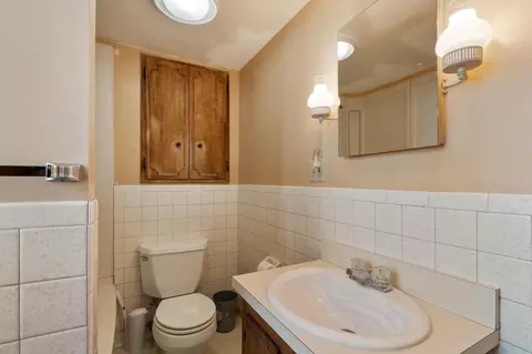 Bath - 352 Stackpole St, Lowell, MA 01852 photo 1 of 2
