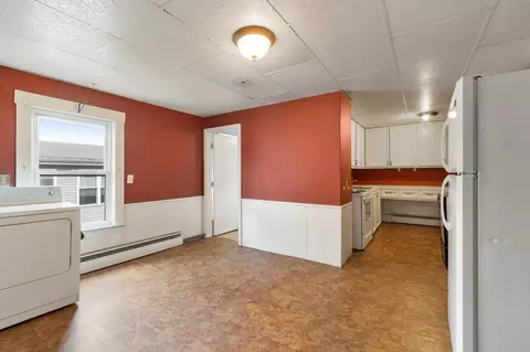 Entry Way - 352 Stackpole St, Lowell, MA 01852 photo 3 of 6