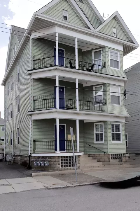 60 Briggs St, New Bedford, MA 02740