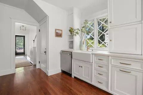 Entry Way - 28 Green St, Needham, MA 02492 photo 2 of 4
