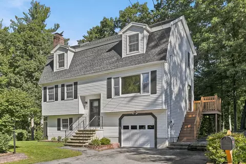 21 Pumpkin Ln, Tewksbury, MA 01876