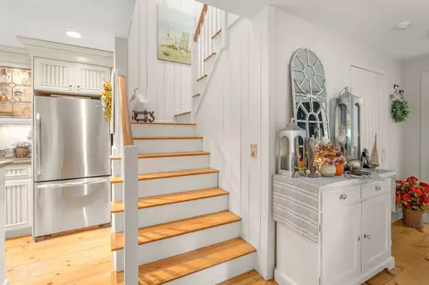 Entry Way - 28 Flying Cloud Cr, Mashpee, MA 02649 photo 2 of 2