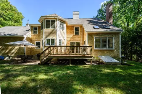 Exterior - 37 Ward St, Hingham, MA 02043 photo 4 of 5