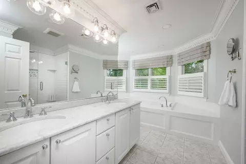 Bath - 37 Ward St, Hingham, MA 02043 photo 2 of 3