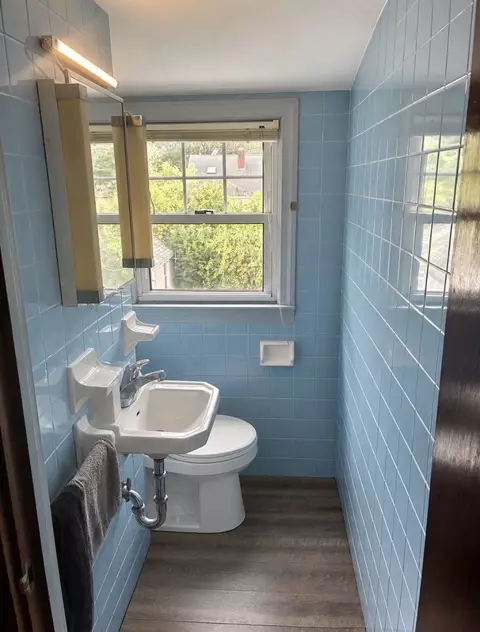 Bath - 223 East St, Springfield, MA 01104 photo 2 of 2