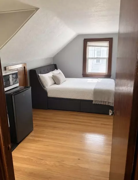 Bedroom - 223 East St, Springfield, MA 01104 photo 1 of 2
