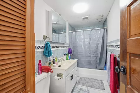 Bath - 15 Maple Tree Ln, Worcester, MA 01602 photo 2 of 3