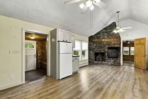 Living - 15 North St, Upton, MA 01568 photo 3 of 6