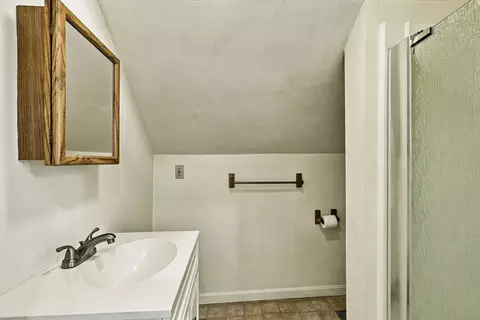 Bath - 15 North St, Upton, MA 01568 photo 2 of 2