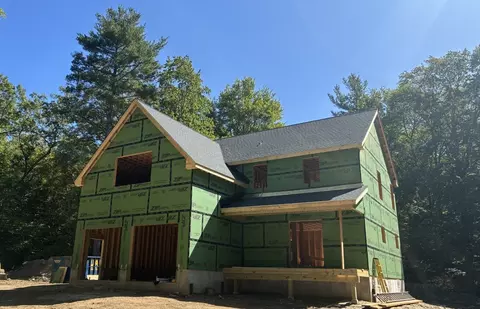 9 Oak Dr, Oxford, MA 01540
