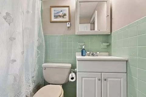Bath - 11 Sweetser Ave, Reading, MA 01867 photo 1 of 3