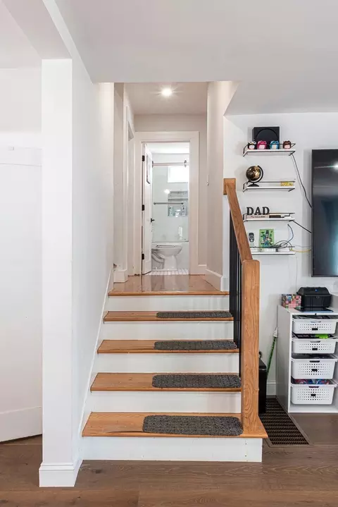 Entry Way - 16 Thayer St, Worcester, MA 01603 photo 1 of 3