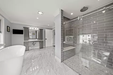 Bath - 2 Oneil Way, Saugus, MA 01906 photo 4 of 5