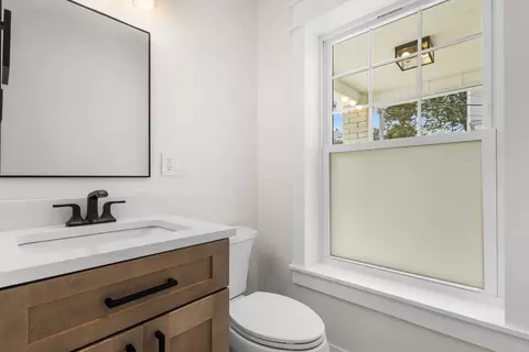 Bath - 256 Weetamoe St, Fall River, MA 02720 photo 1 of 3