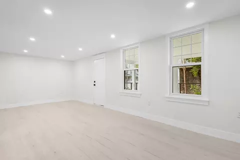 Living - 256 Weetamoe St, Fall River, MA 02720 photo 6 of 7