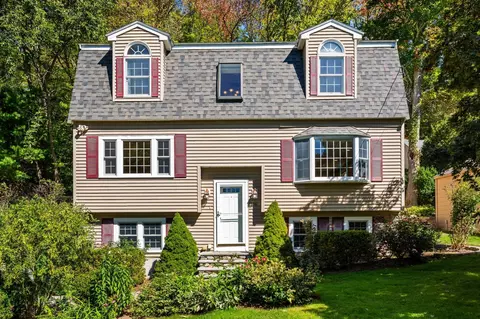 236 Sherburne Ave, Tyngsborough, MA 01879