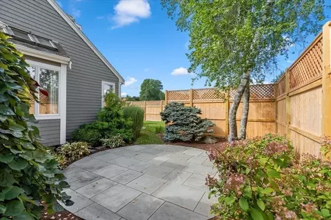 Exterior - 10 Floret Cir #10, Hingham, MA 02043 photo 5 of 11