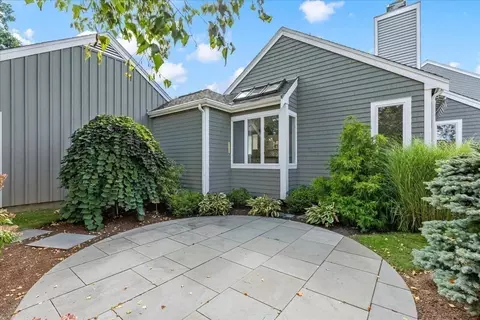 Exterior - 10 Floret Cir #10, Hingham, MA 02043 photo 6 of 11