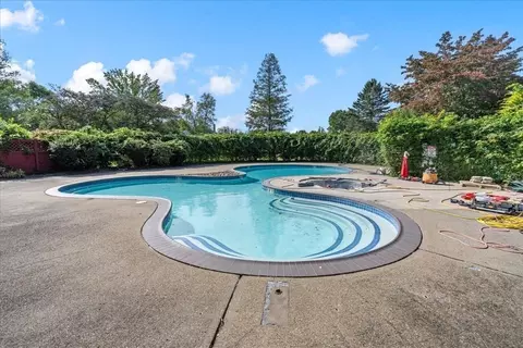 Exterior - 10 Floret Cir #10, Hingham, MA 02043 photo 11 of 11