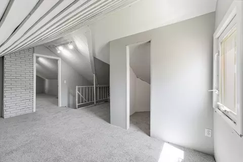 Entry Way - 78 Wollaston St, Springfield, MA 01119 photo 3 of 4
