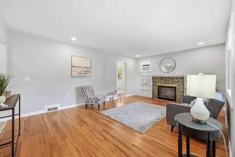 Living - 78 Wollaston St, Springfield, MA 01119 photo 2 of 3