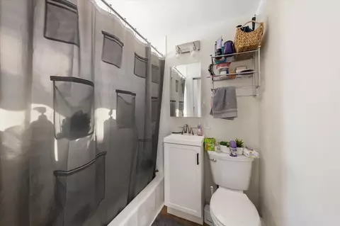 Bath - 528 Ferry St, Everett, MA 02149 photo 1 of 3