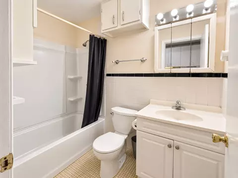 6 Venice St #F2, Danvers, MA 01923 photo 3