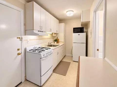 6 Venice St #F2, Danvers, MA 01923 photo 2