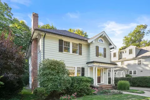 11 Stoneleigh Rd, Newton, MA 02465