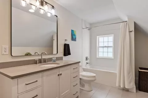 Bath - 245 Summer Ave, Reading, MA 01867 photo 7 of 7