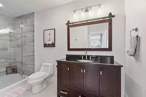 Bath - 245 Summer Ave, Reading, MA 01867 photo 5 of 7