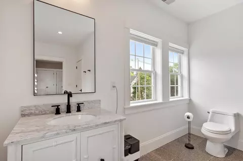 Bath - 245 Summer Ave, Reading, MA 01867 photo 3 of 7