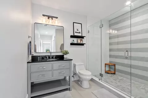 Bath - 245 Summer Ave, Reading, MA 01867 photo 6 of 7