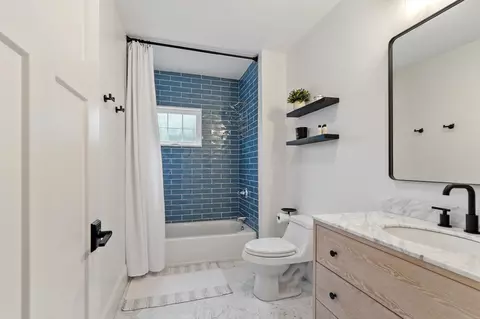 Bath - 245 Summer Ave, Reading, MA 01867 photo 2 of 7