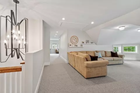 Entry Way - 245 Summer Ave, Reading, MA 01867 photo 4 of 4
