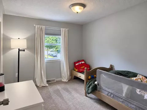 Bedroom - 145 Mckinstry Ave, Chicopee, MA 01013 photo 5 of 9