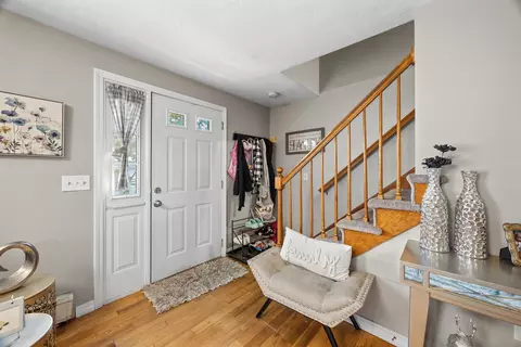 Entry Way - 133 Commonwealth Ave #B, Worcester, MA 01604 photo 1 of 2