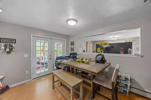Dining - 133 Commonwealth Ave #B, Worcester, MA 01604 photo 1 of 1