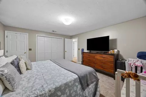 Bedroom - 133 Commonwealth Ave #B, Worcester, MA 01604 photo 6 of 9