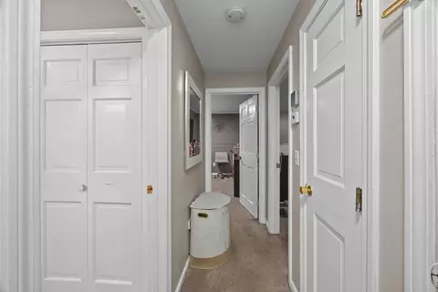 Entry Way - 133 Commonwealth Ave #B, Worcester, MA 01604 photo 2 of 2