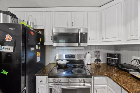 Kitchen - 133 Commonwealth Ave #B, Worcester, MA 01604 photo 2 of 3