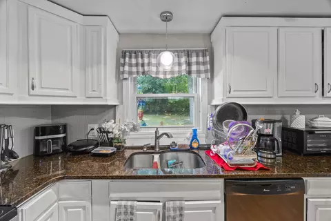 Kitchen - 133 Commonwealth Ave #B, Worcester, MA 01604 photo 3 of 3