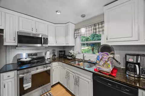 Kitchen - 133 Commonwealth Ave #B, Worcester, MA 01604 photo 1 of 3