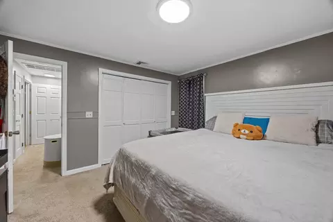 Bedroom - 133 Commonwealth Ave #B, Worcester, MA 01604 photo 2 of 9