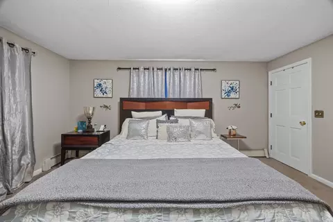 Bedroom - 133 Commonwealth Ave #B, Worcester, MA 01604 photo 5 of 9