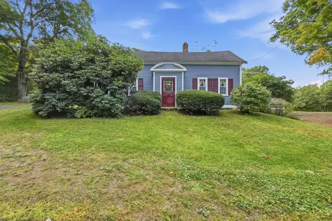 70 Old Princeton Rd, Hubbardston, MA 01452