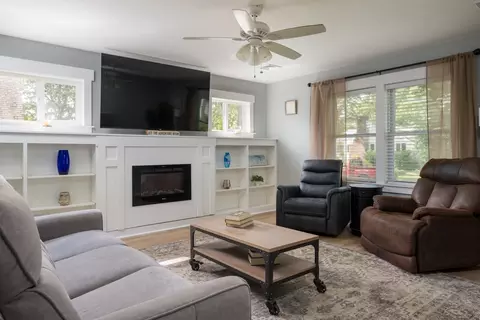 Living - 18 Elmwood St, Wareham, MA 02571 photo 1 of 2