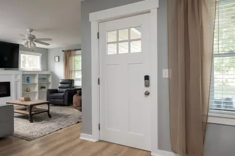 Entry Way - 18 Elmwood St, Wareham, MA 02571 photo 1 of 1